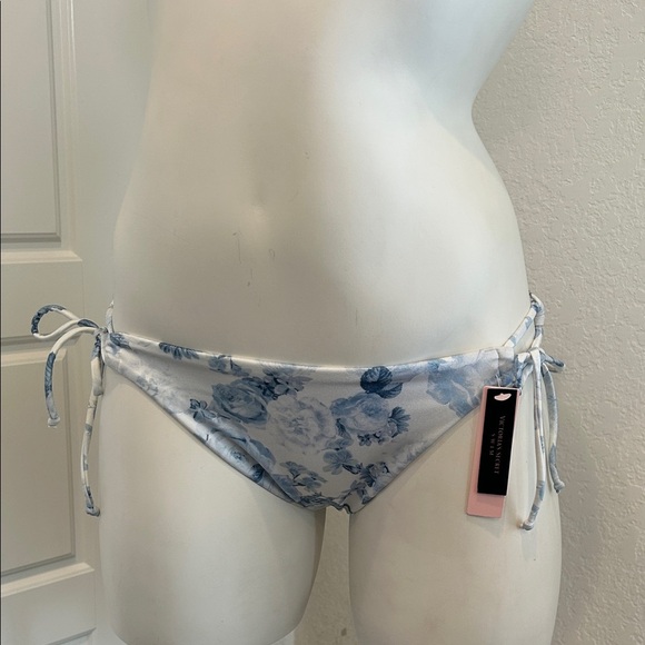 Victoria's Secret Blue Floral Bikini Top - Picture 3 of 12